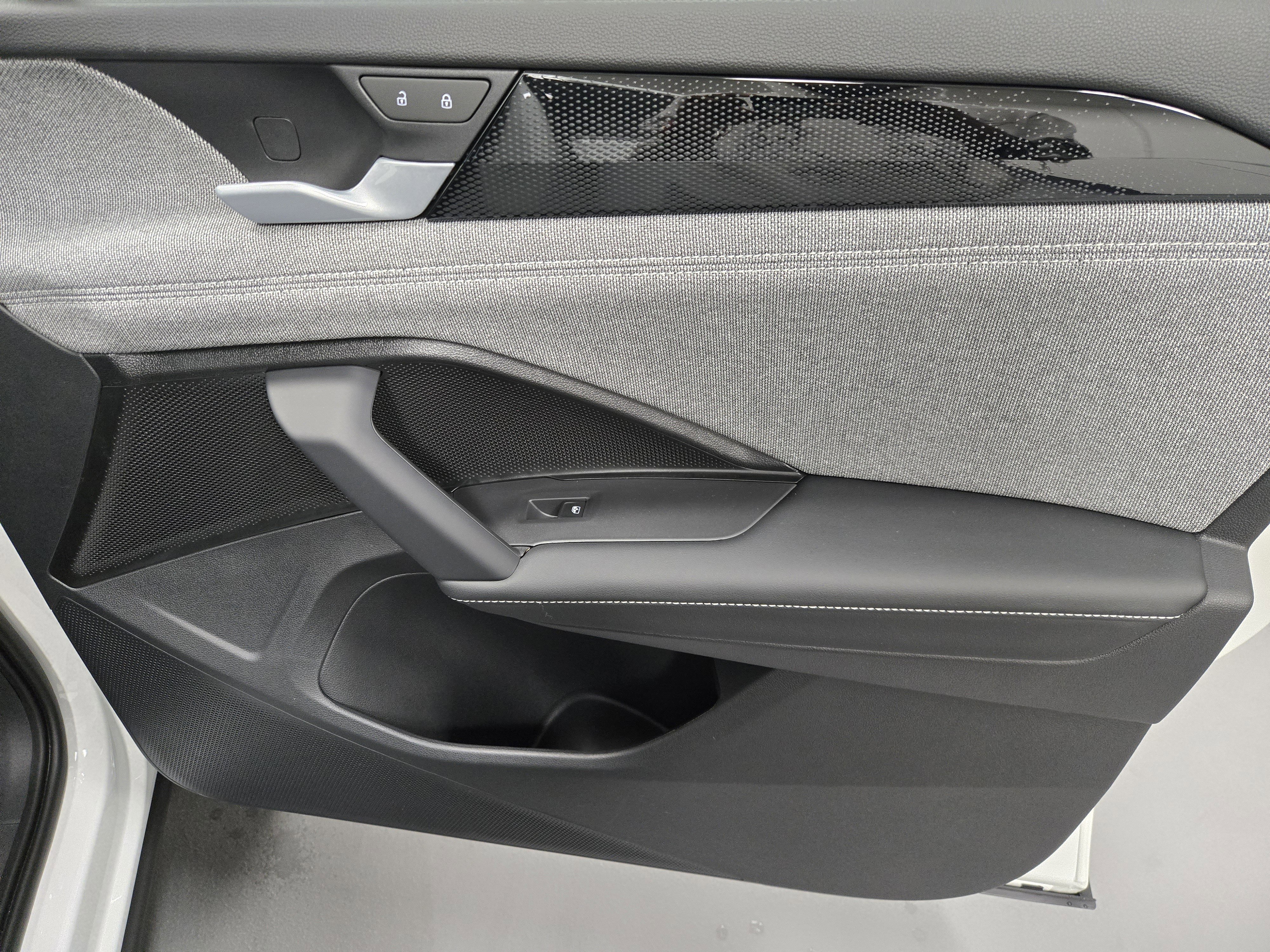 New 2025 Volkswagen Tiguan S image 10