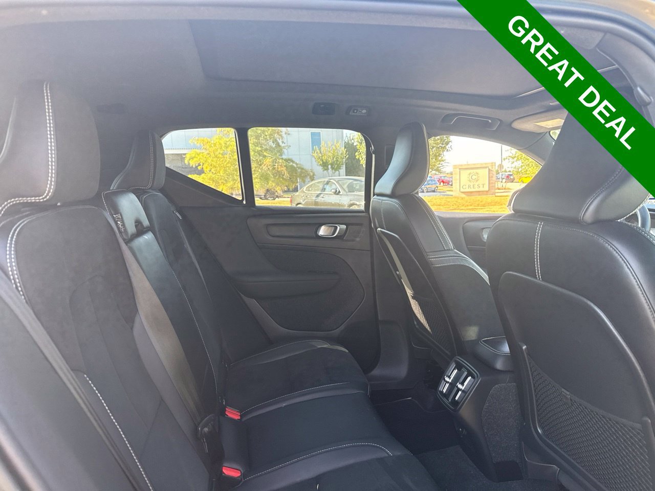 Used 2022 Volvo XC40 T4 R-Design FWD image 14