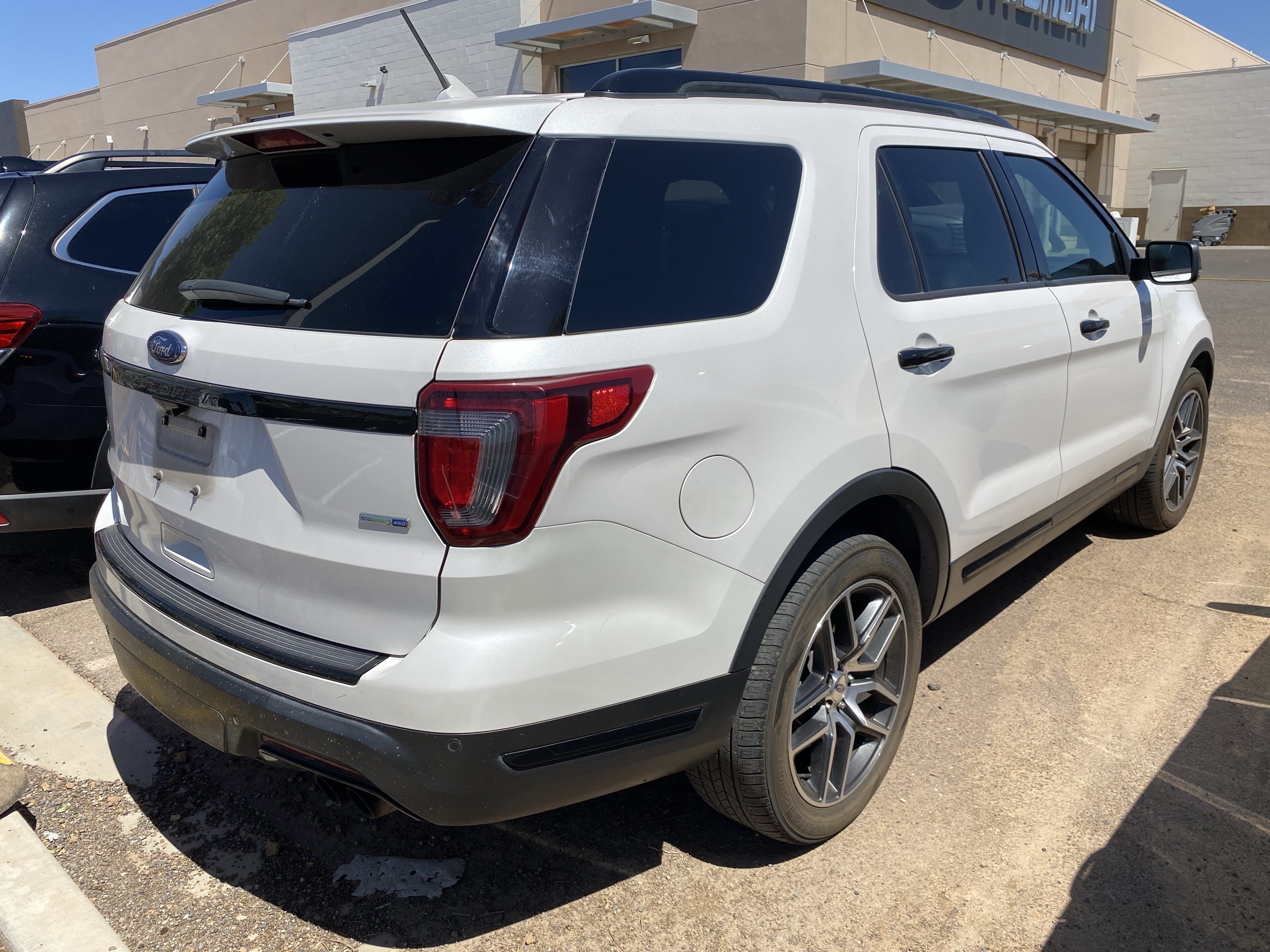 Used 2018 Ford Explorer Sport w/ Equipment Group 401A AWD/4WD image 2