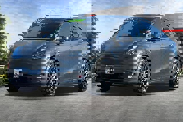 Used 2024 Tesla Model Y Performance image 9