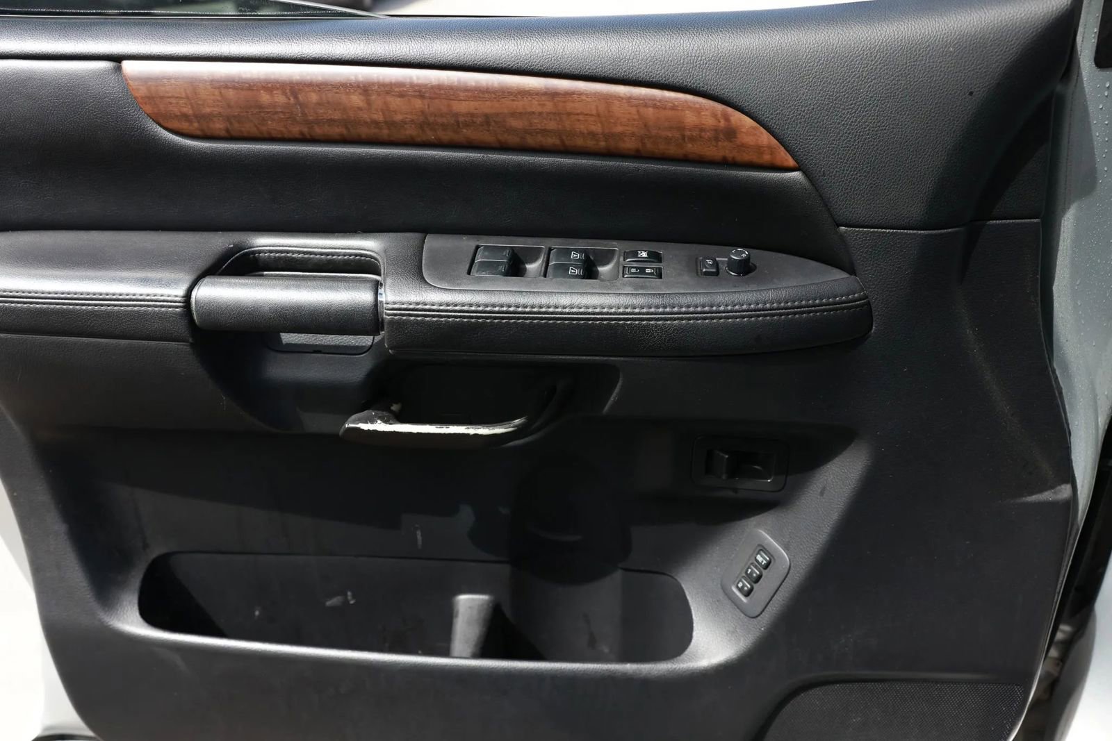 Used 2009 Nissan Armada LE RWD image 40
