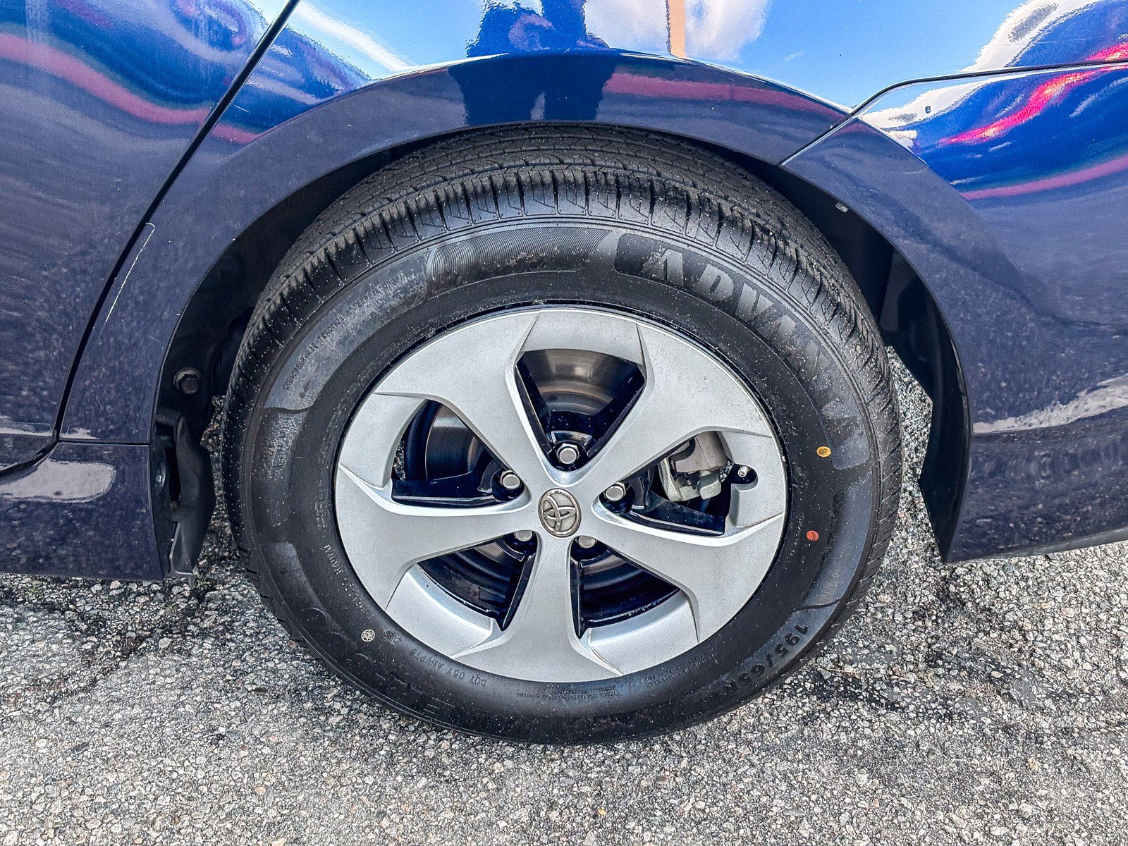 Used 2015 Toyota Prius Four image 12