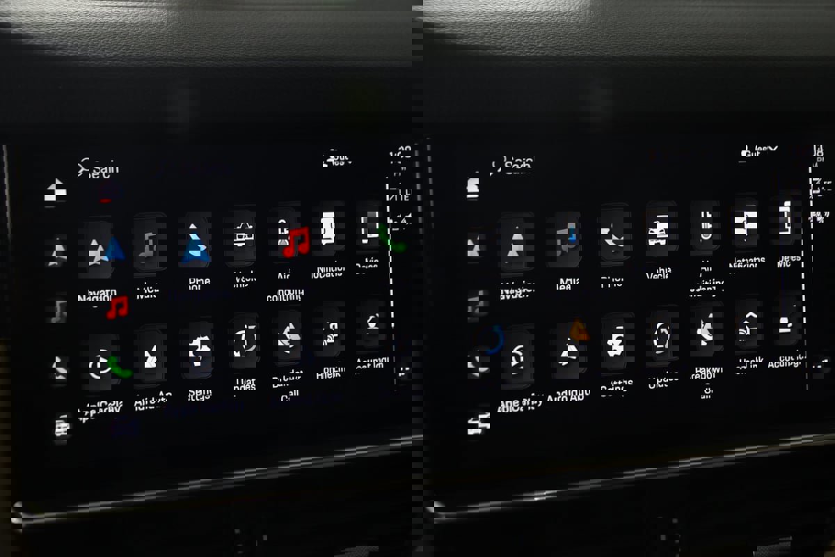 Used 2022 Porsche Cayenne Platinum Edition w/ Premium Package Plus image 14