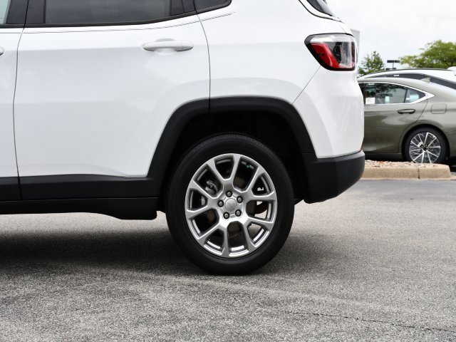 Used 2022 Jeep Compass Latitude image 11