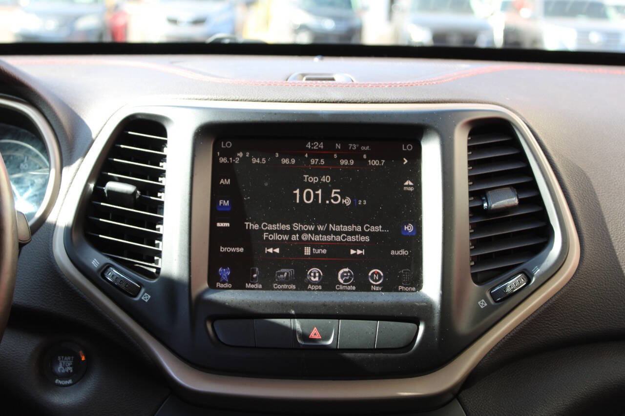 Used 2015 Jeep Cherokee Trailhawk w/ Comfort/Convenience Group image 17