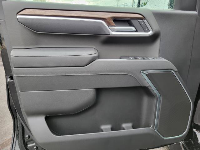 New 2026 Chevrolet Silverado 1500 LT w/ LPO, Dark Essentials Package AWD/4WD image 6
