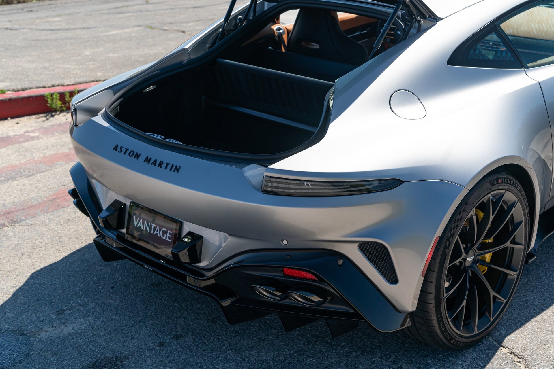 Used 2025 Aston Martin V8 Vantage Coupe image 11