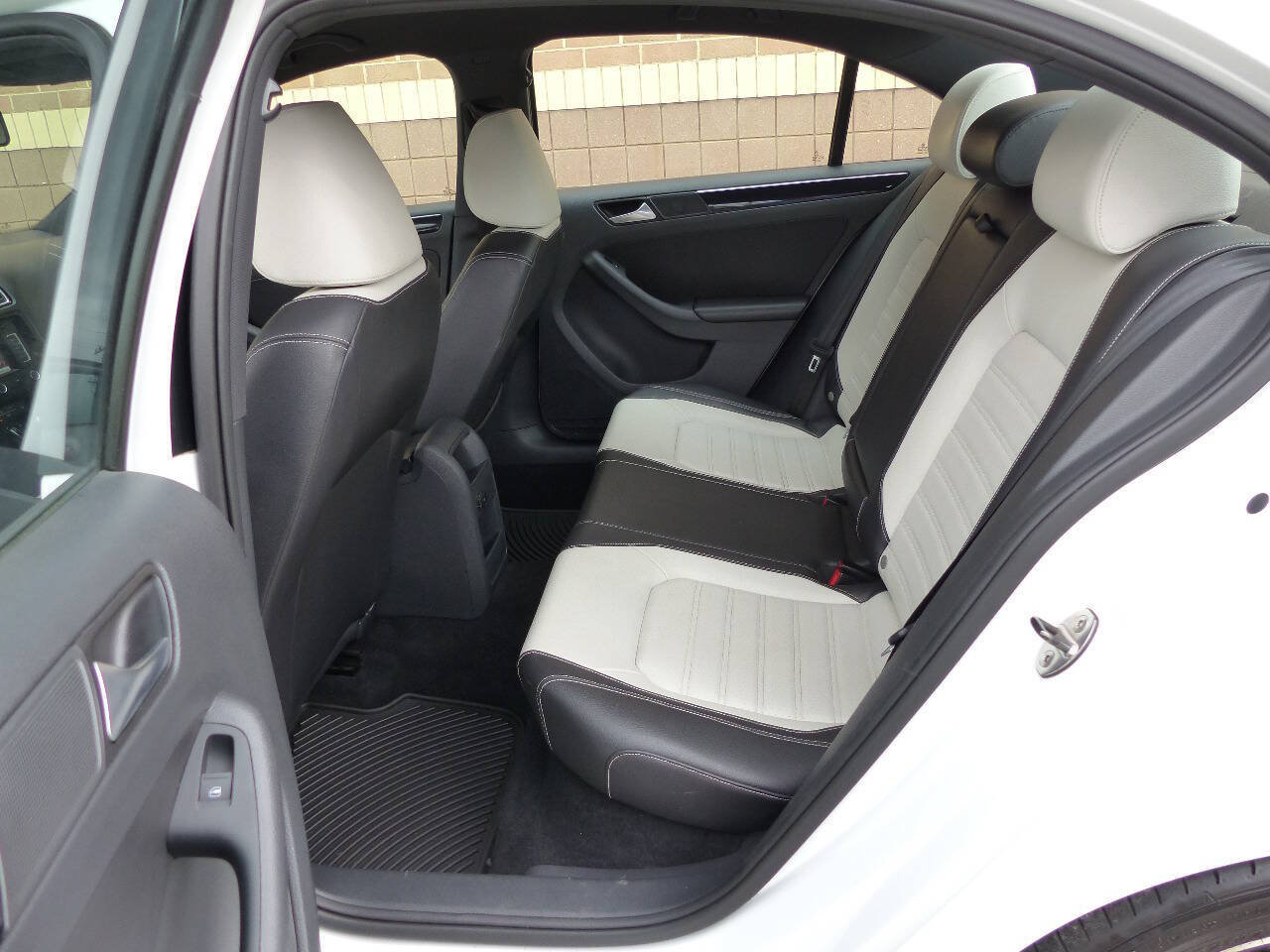 Used 2015 Volkswagen Jetta Sport FWD image 35
