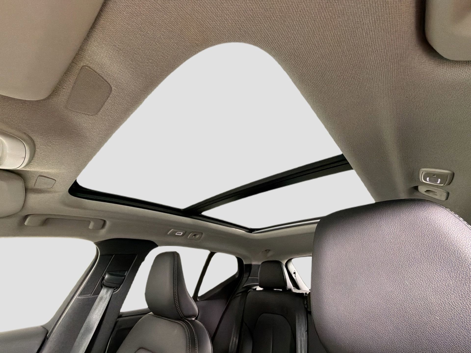 Certified 2025 Volvo XC40 B5 Core AWD/4WD image 21