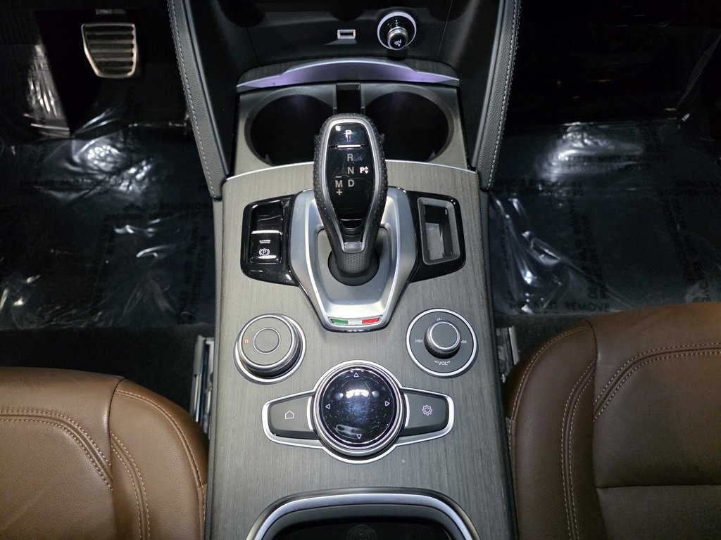 Used 2022 Alfa Romeo Stelvio Ti image 11