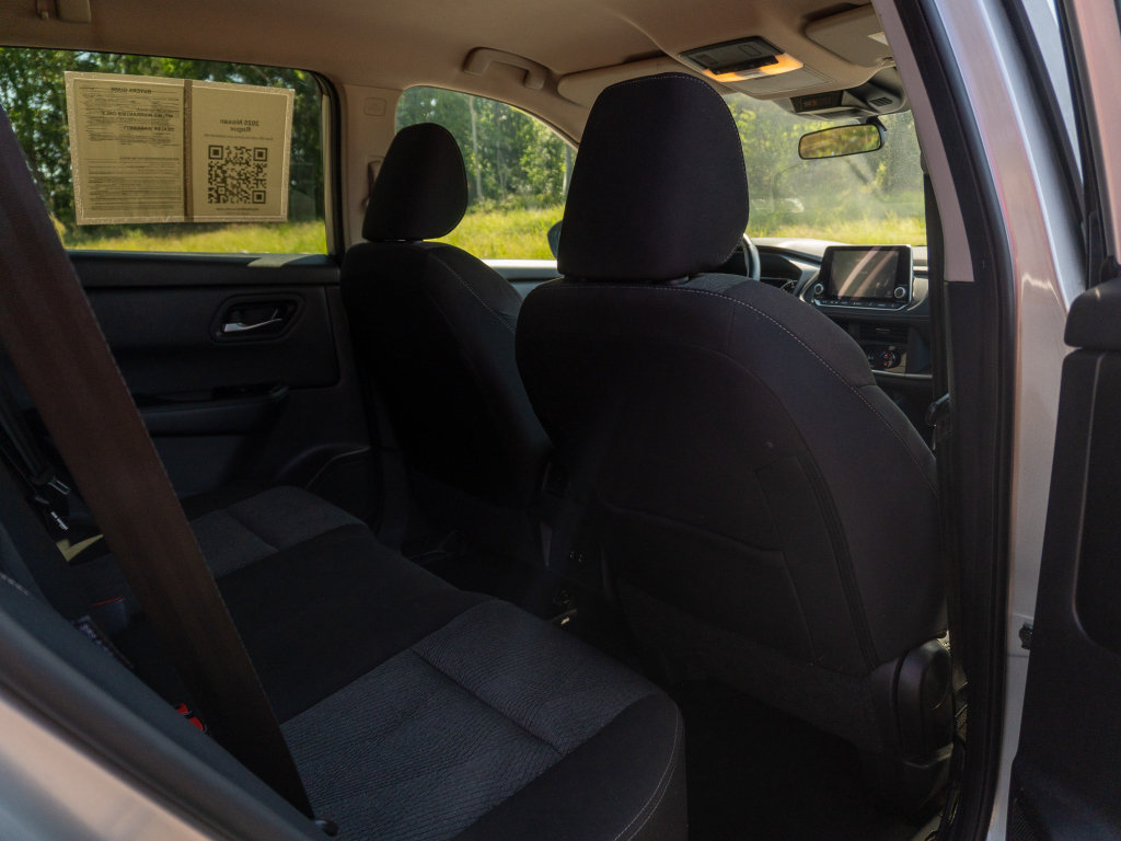 Used 2025 Nissan Rogue SV FWD image 17
