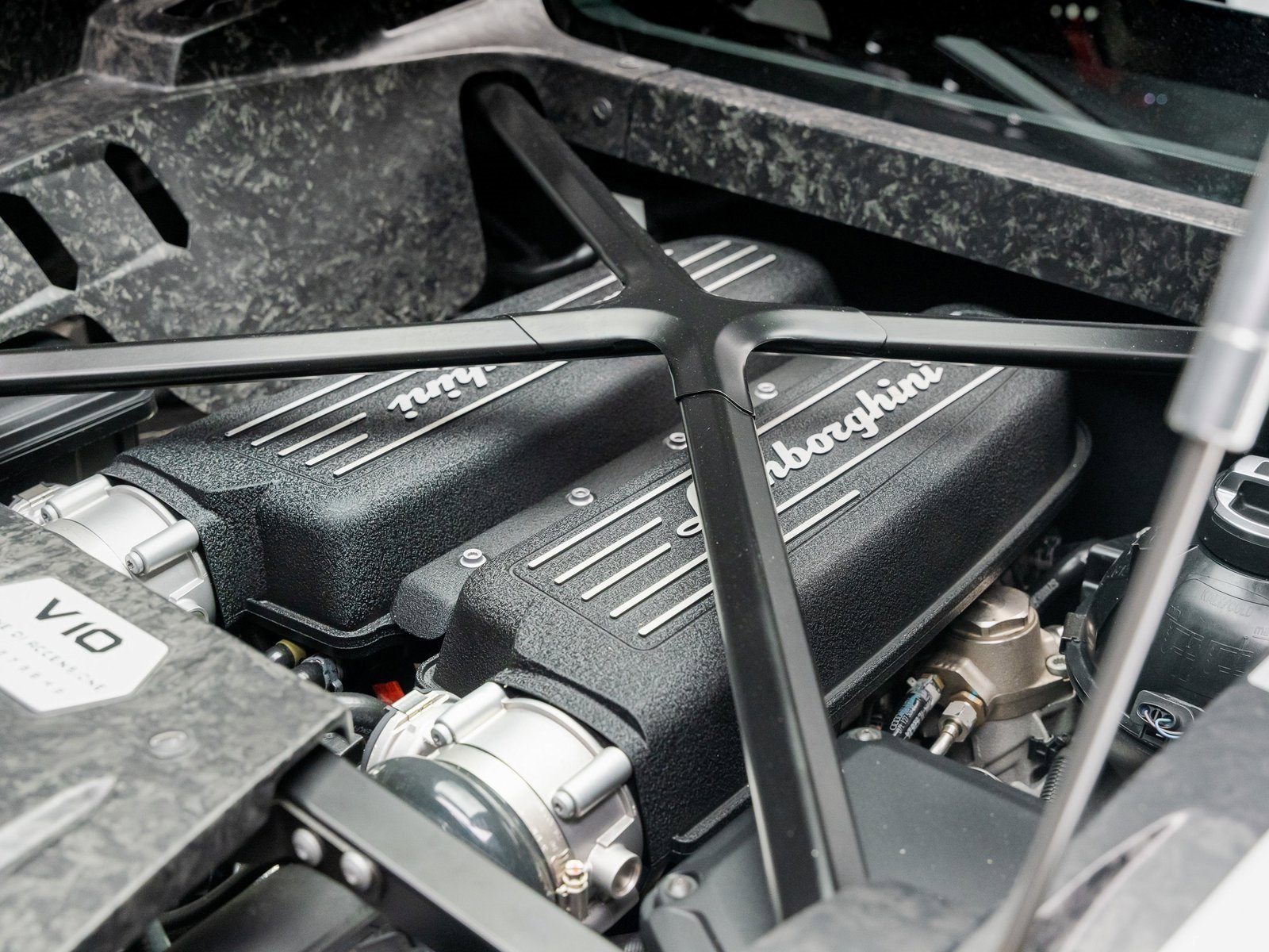 Used 2015 Lamborghini Huracan LP 610-4 image 36