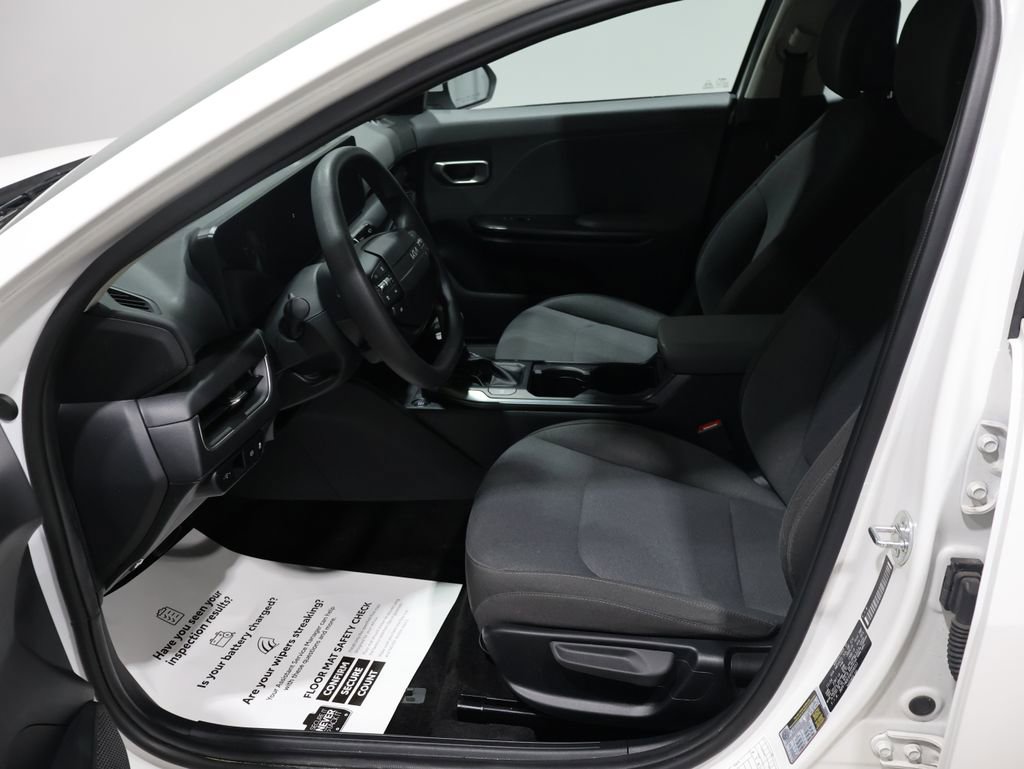Used 2025 Kia K4 LXS image 10