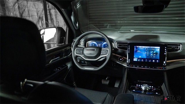 Used 2024 Jeep Wagoneer Series III w/ Premium Group I image 5