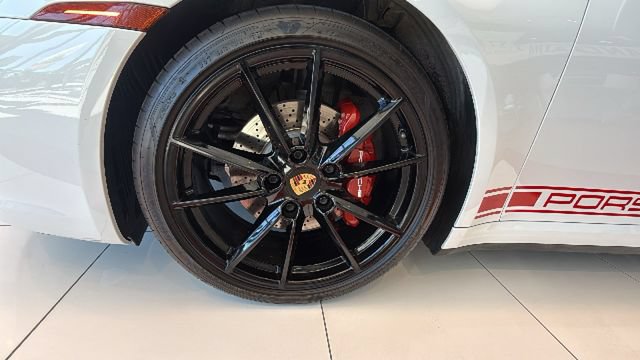 Used 2024 Porsche 911 Carrera RWD image 9