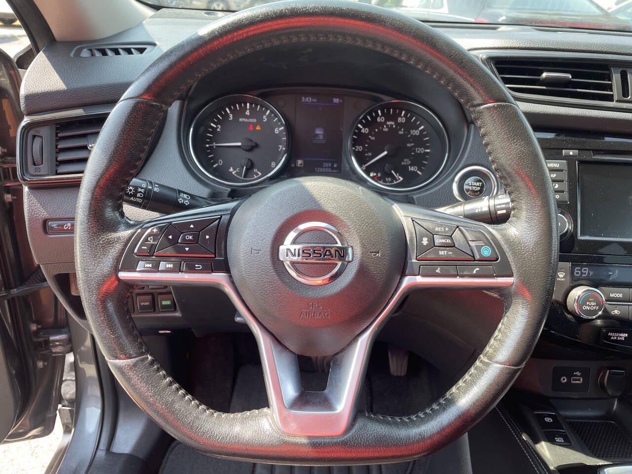 Used 2019 Nissan Rogue SL FWD image 16