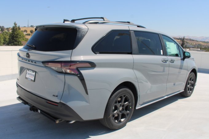 New 2026 Toyota Sienna XLE Woodland Edition AWD/4WD image 3