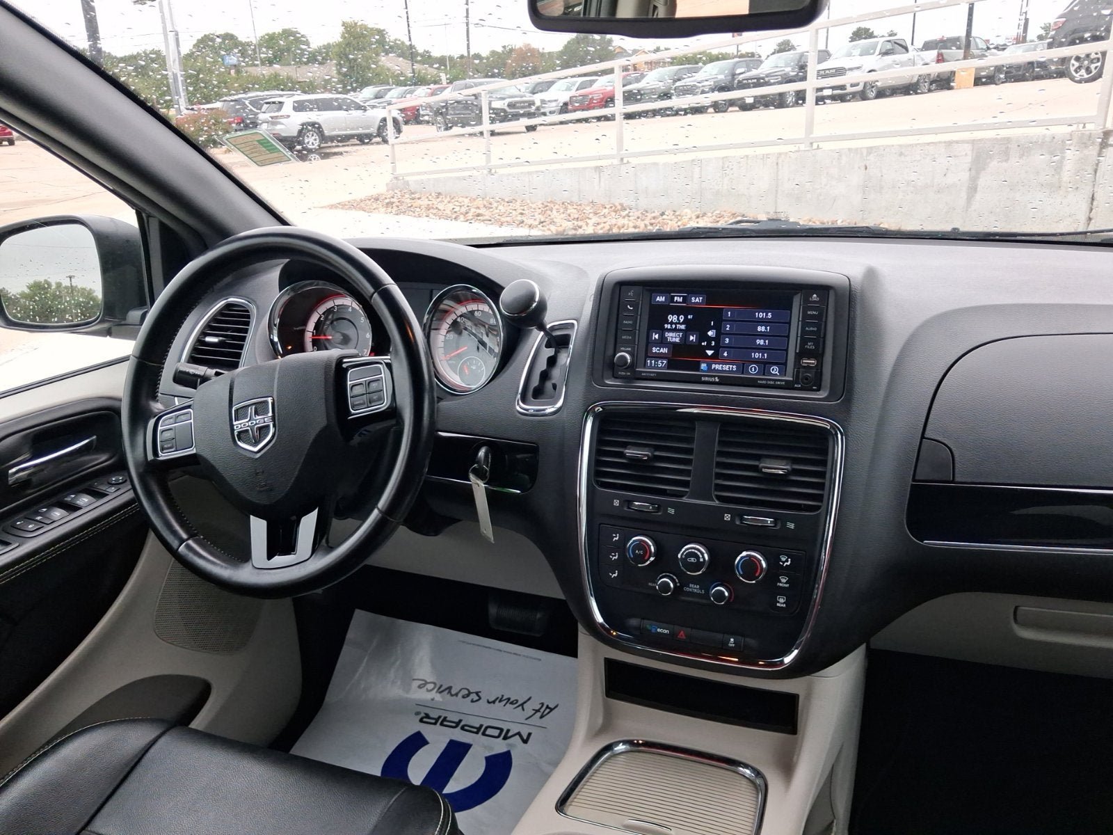 Used 2019 Dodge Grand Caravan SXT FWD image 14