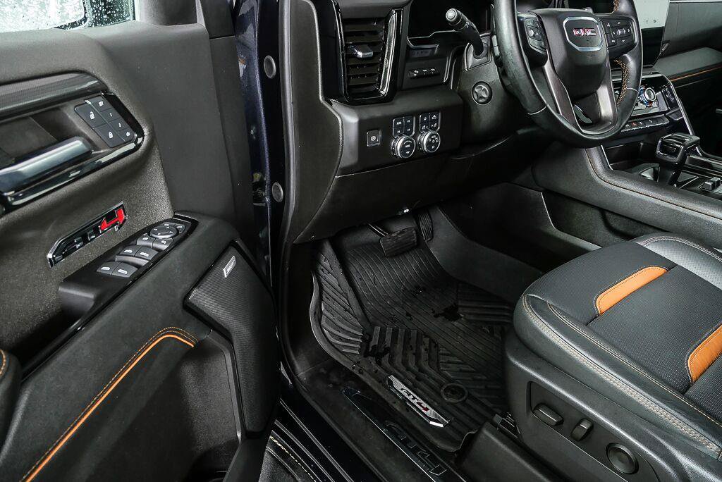 Used 2024 GMC Sierra 1500 AT4 w/ Technology Package AWD/4WD image 9