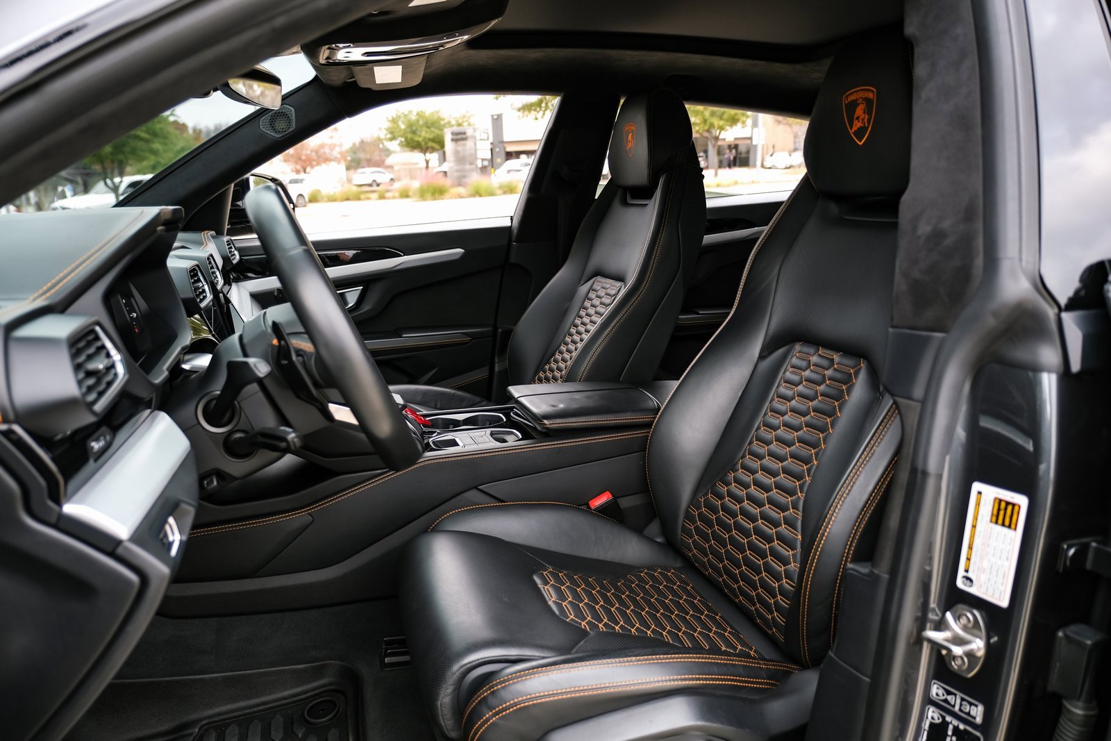 Used 2020 Lamborghini Urus image 32