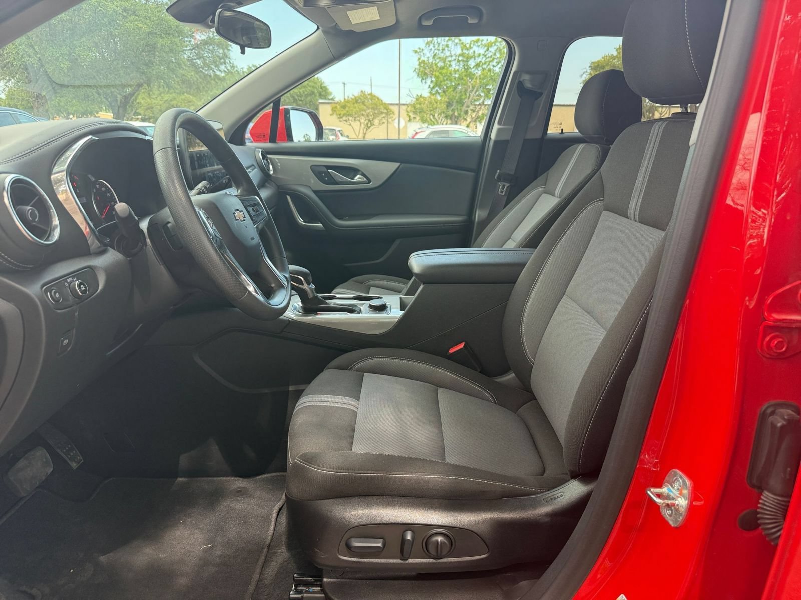 Used 2025 Chevrolet Blazer LT FWD image 29