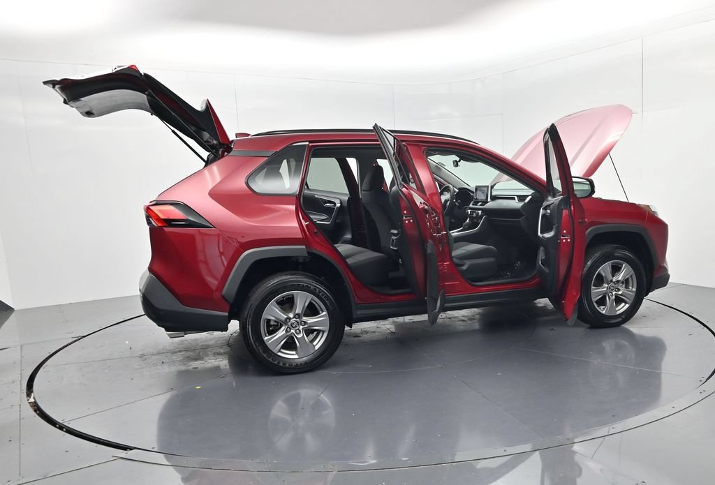 Used 2025 Toyota RAV4 XLE AWD/4WD image 63