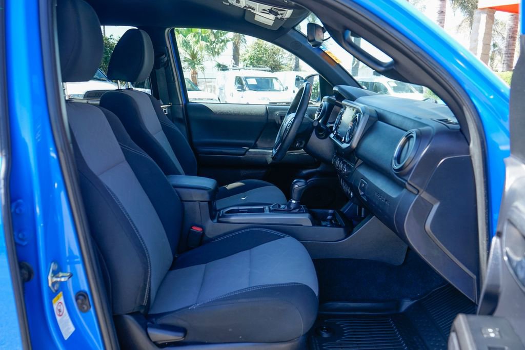 Used 2020 Toyota Tacoma TRD Off-Road w/ Technology Package AWD/4WD image 36