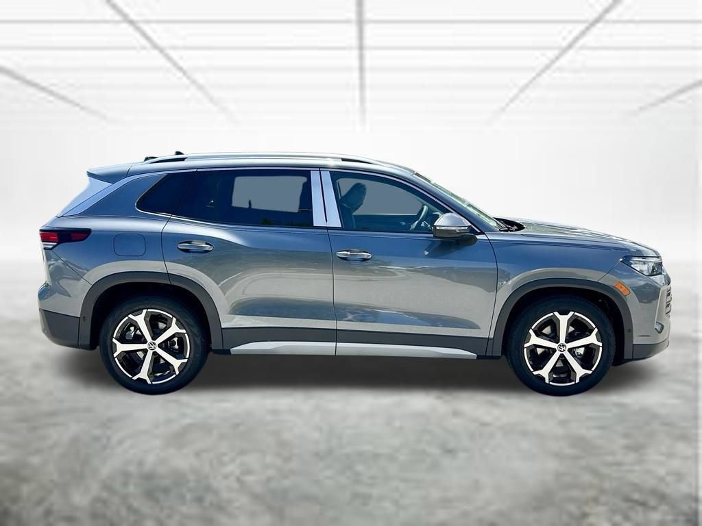 New 2026 Volkswagen Tiguan SE FWD image 4