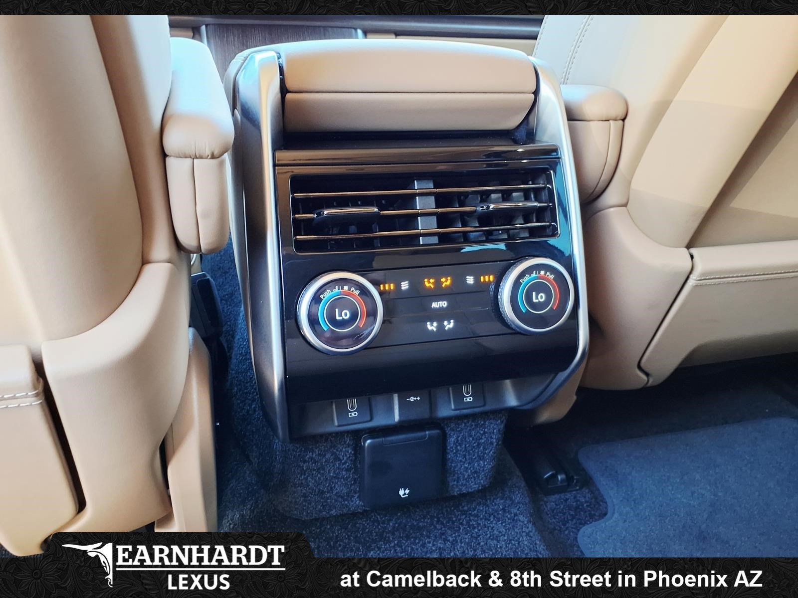 Used 2026 Land Rover Range Rover Long Wheelbase SE AWD/4WD image 19