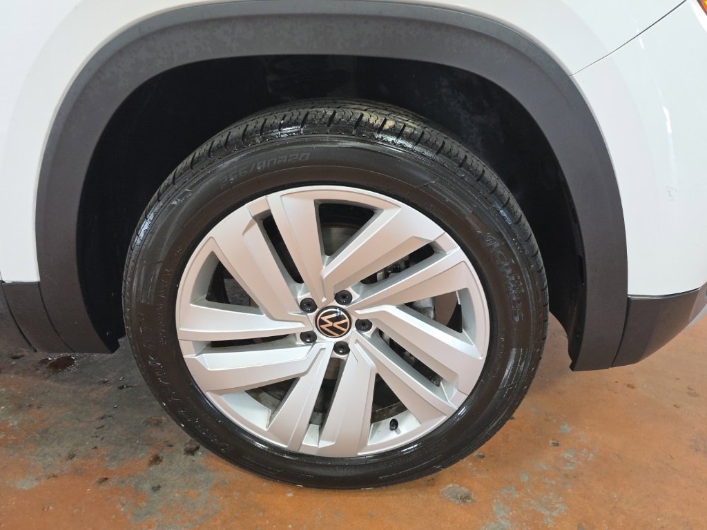 Used 2020 Volkswagen Atlas Cross Sport SE w/ Towing Package image 12