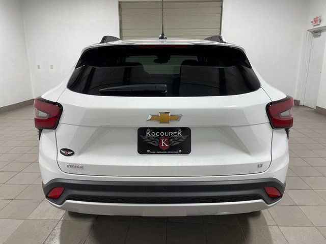 New 2026 Chevrolet Trax LT w/ Driver Confidence Package FWD image 5