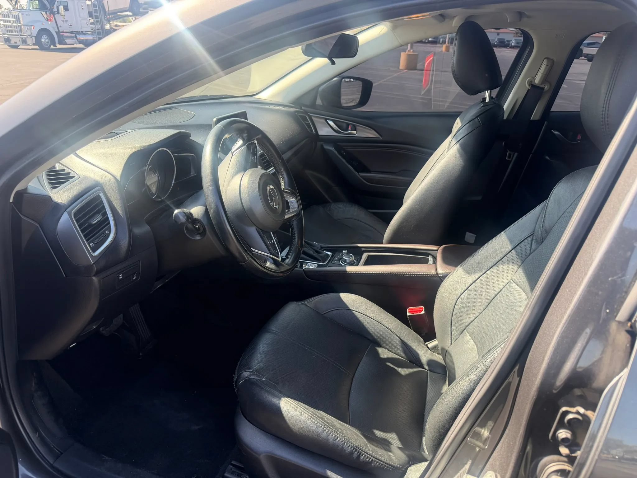 Used 2018 MAZDA MAZDA3 Grand Touring FWD image 8