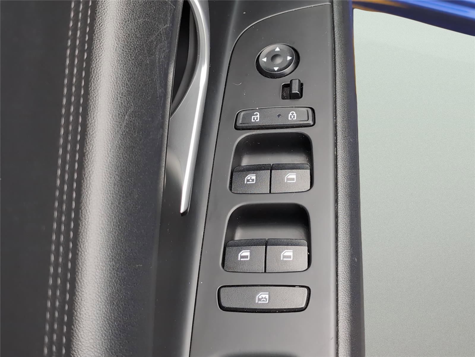 Used 2021 Hyundai Elantra SEL w/ Convenience + Premium Package image 17