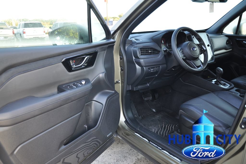 Used 2025 Subaru Forester Limited AWD/4WD image 10