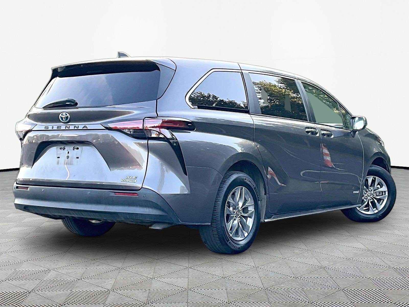 Used 2021 Toyota Sienna XLE FWD image 6
