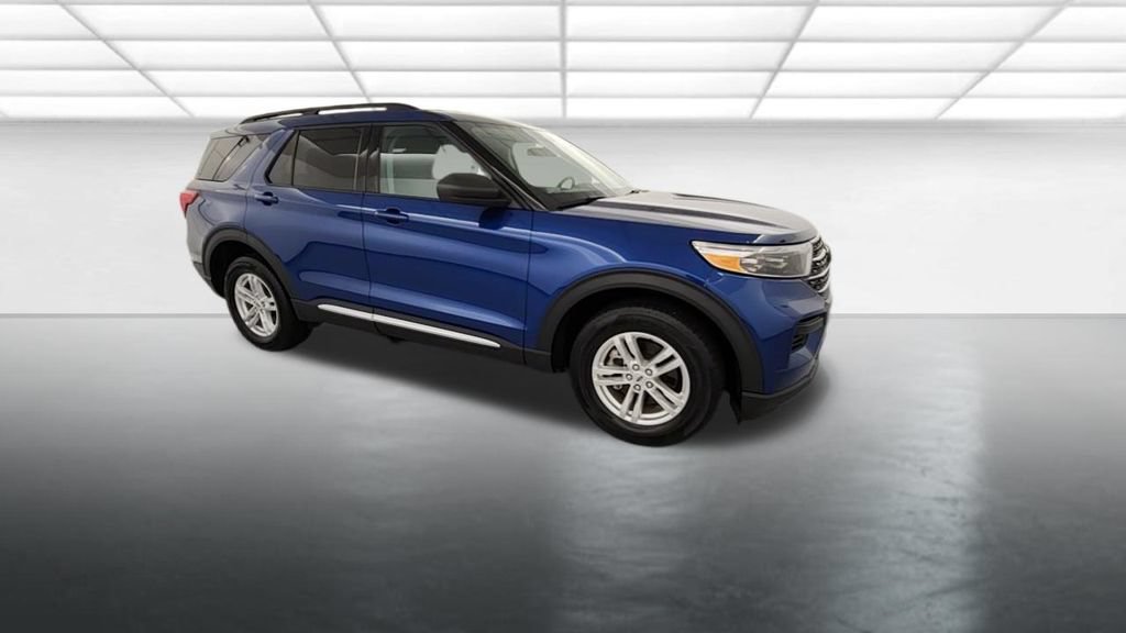Used 2023 Ford Explorer XLT AWD/4WD image 9