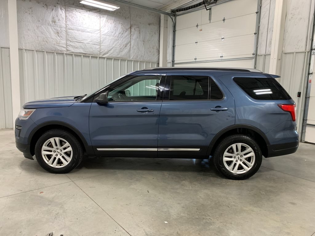 Used 2018 Ford Explorer XLT AWD/4WD image 4