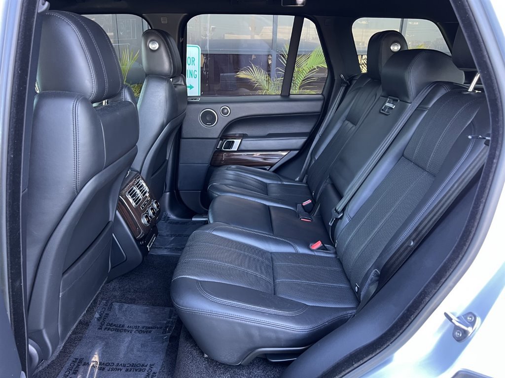 Used 2015 Land Rover Range Rover HSE image 11