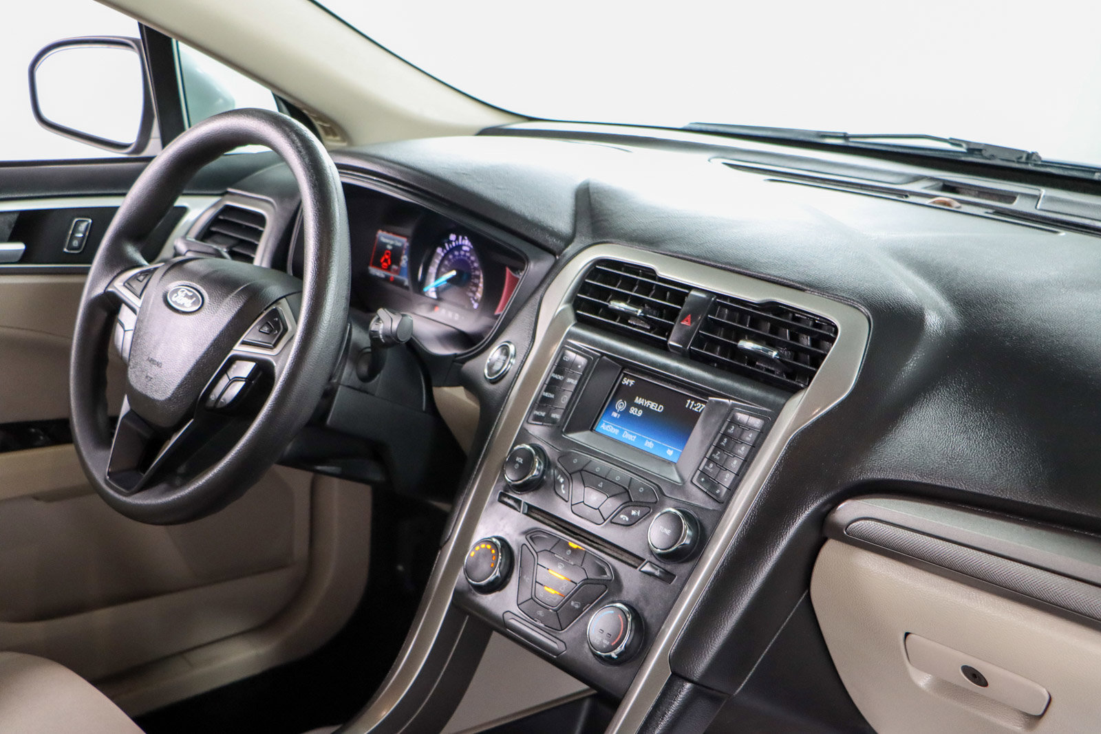 Used 2018 Ford Fusion SE image 25