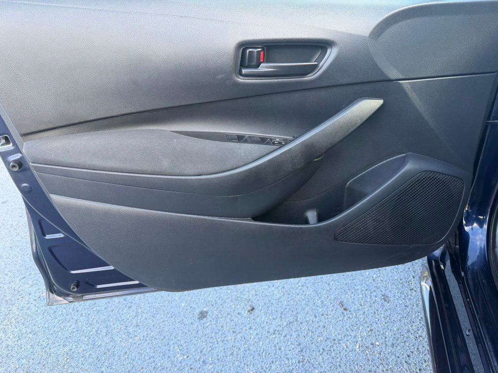 Used 2025 Toyota Corolla LE FWD image 12