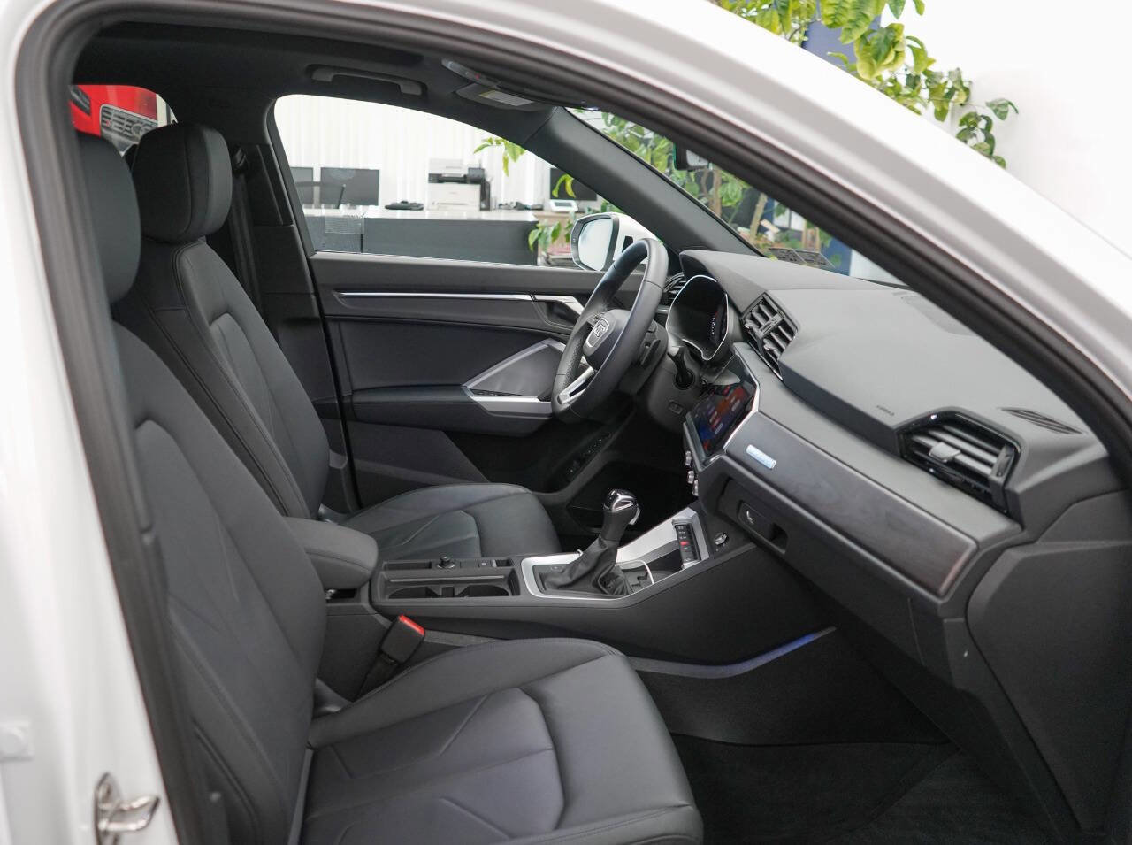 Used 2024 Audi Q3 2.0T Premium Plus w/ Premium Plus Package image 58