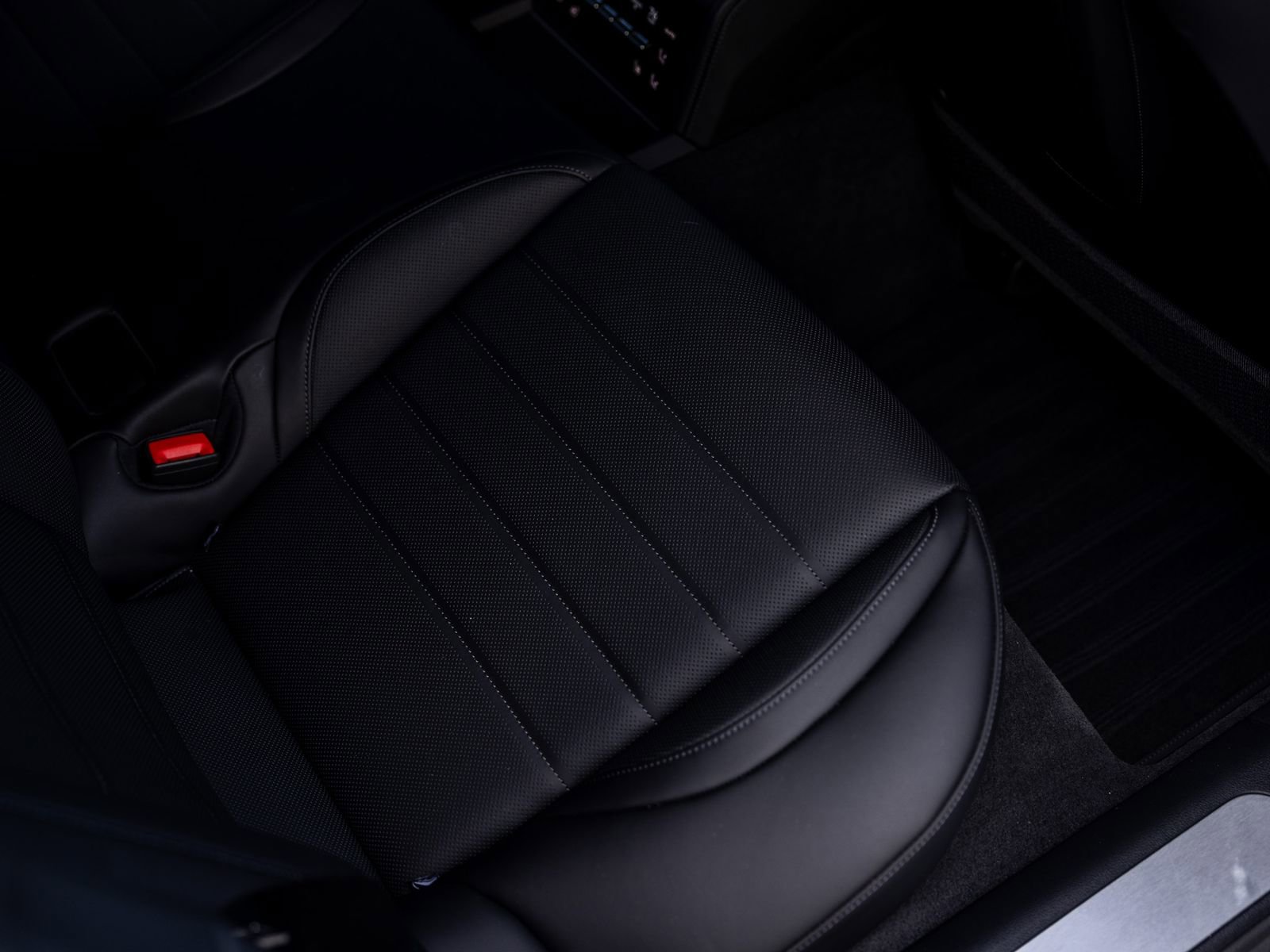 Certified 2025 Porsche Panamera RWD image 37