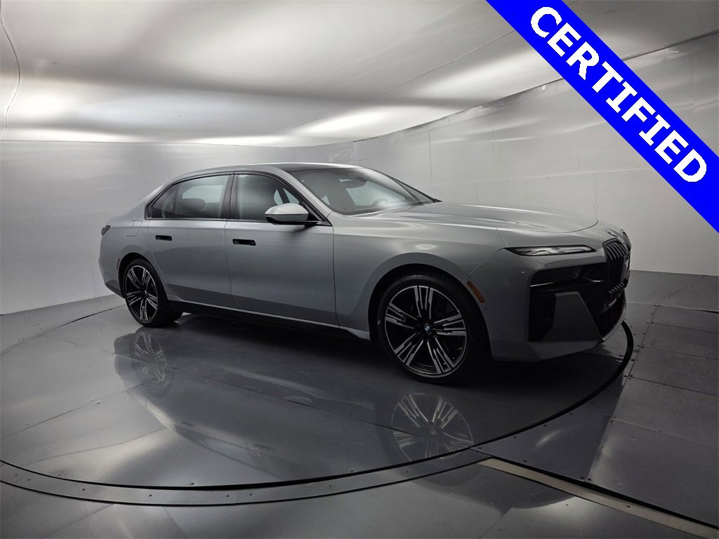 Used 2023 BMW 740i image 2