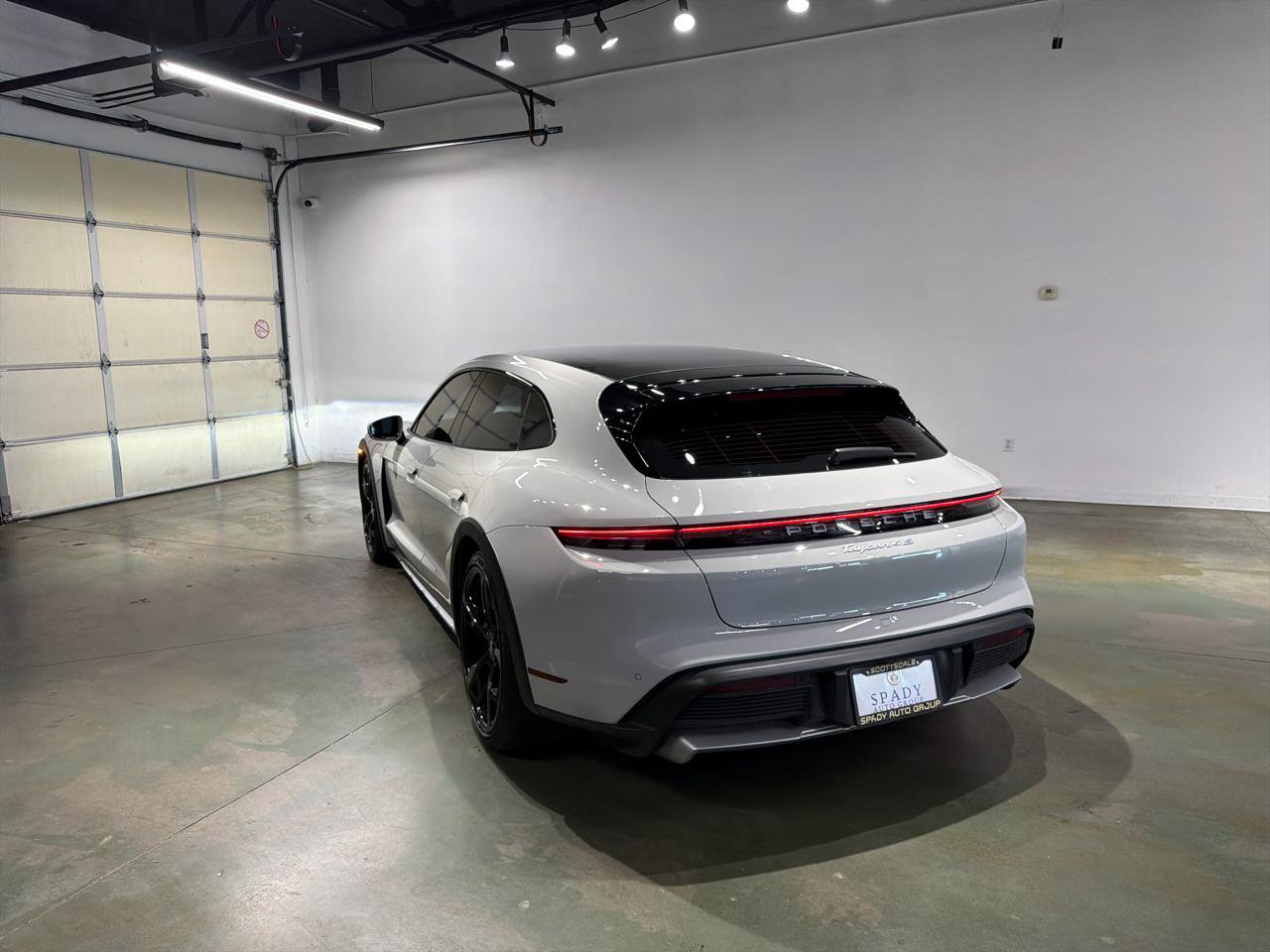 Used 2023 Porsche Taycan 4S w/ Premium Package image 5