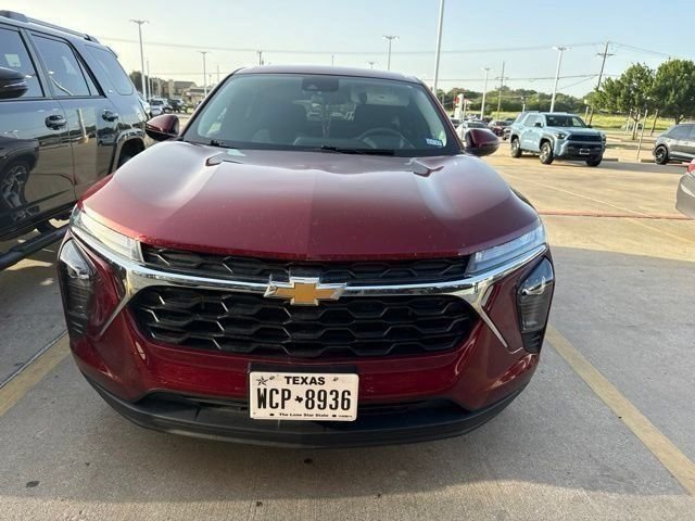 Used 2024 Chevrolet Trax LS w/ LS Convenience Package FWD image 2