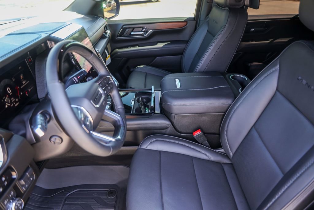 Used 2026 GMC Yukon XL Denali w/ Denali Reserve Package image 9