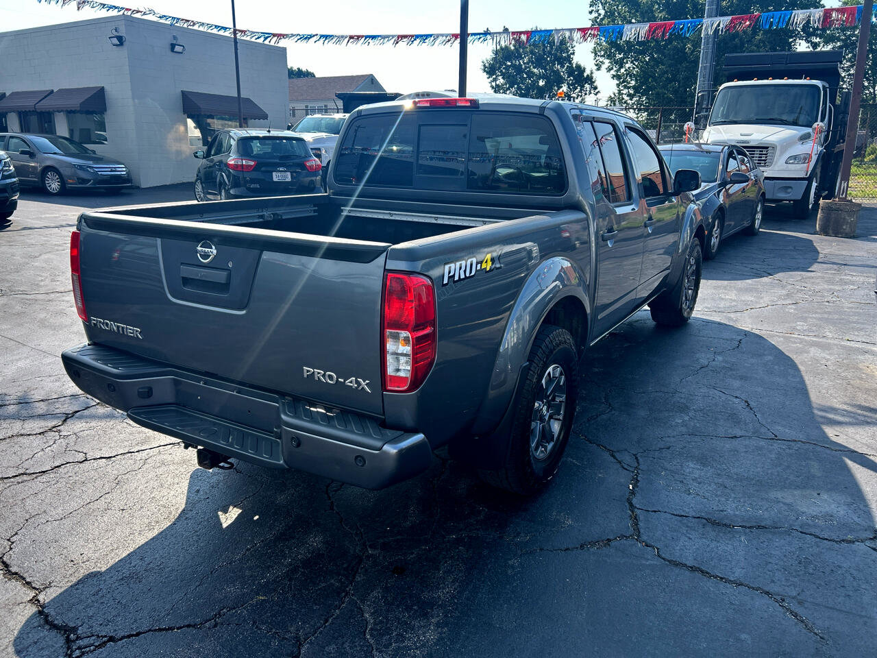 Used 2018 Nissan Frontier PRO-4X image 9