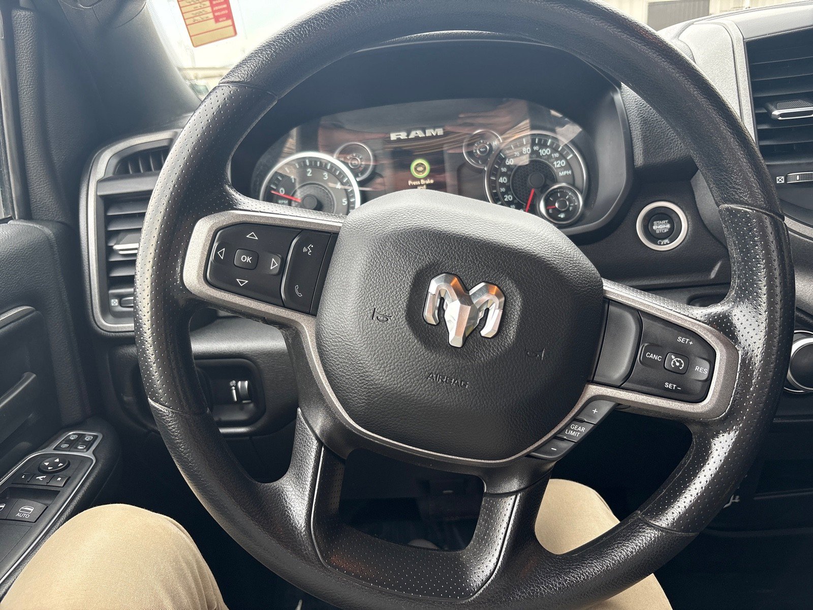 Used 2024 RAM 2500 Tradesman w/ Chrome Appearance Group image 14