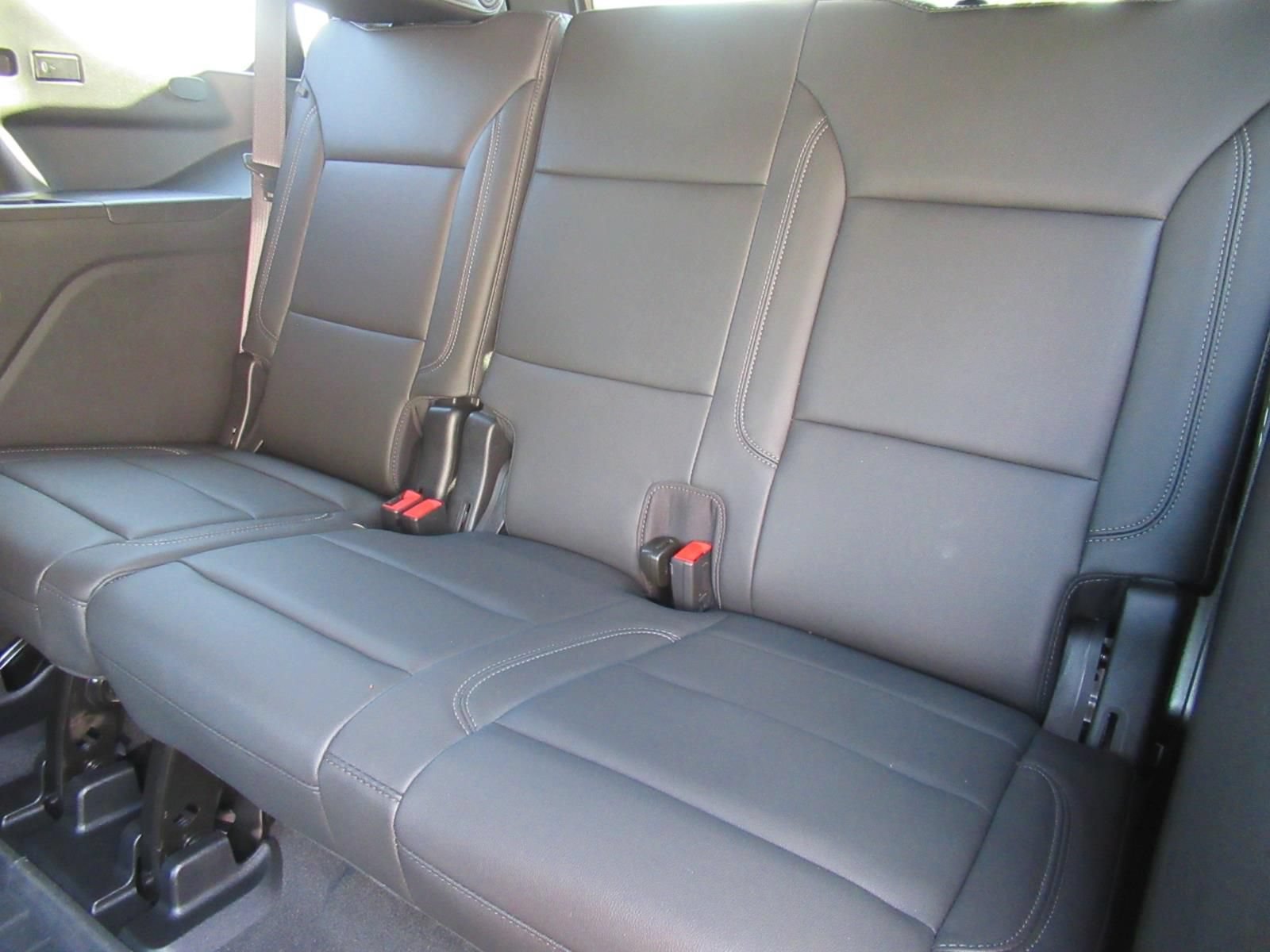 Used 2024 Chevrolet Tahoe Z71 w/ Luxury Package AWD/4WD image 37