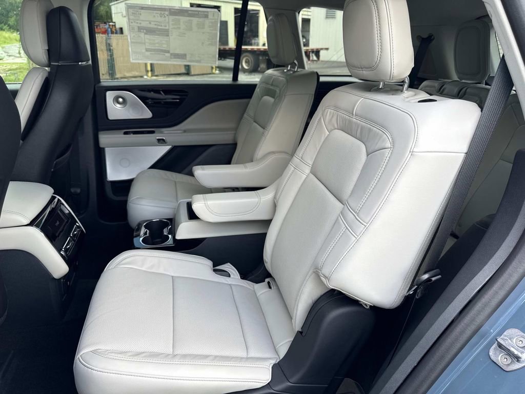 New 2025 Lincoln Aviator Reserve image 14